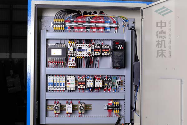 ZDS-2032采用正品電氣元件，裝有變頻驅(qū)動，控制精確，穩(wěn)定耐用壽命長.jpg