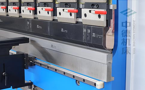 ZDPK-10025分段數(shù)控模具及高精度模具快夾，換模速度快5倍，加高型模托是門業(yè)制造專業(yè)配置.jpg