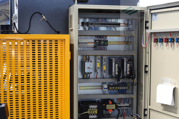 ZDPE10025-ESTUN原廠適配電氣箱總成，抗干擾能力強，電氣運行穩(wěn)定.jpg