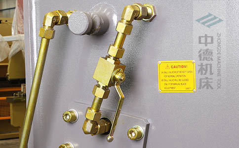 ZDS-432整機(jī)所有液壓管線均采用卡套式接頭，耐高壓，更換便捷.jpg